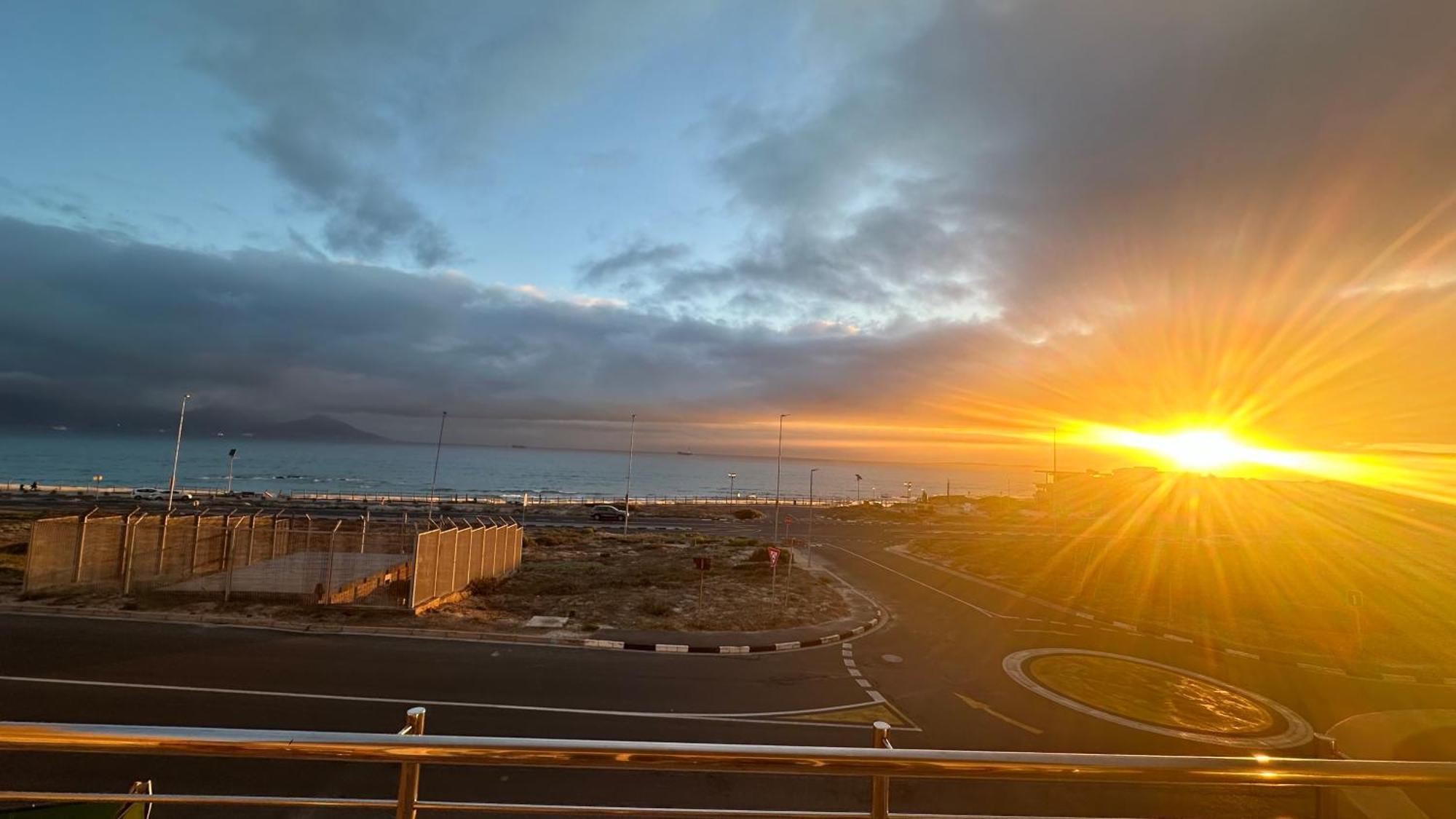Oceansnest Guest House Bloubergstrand Dış mekan fotoğraf